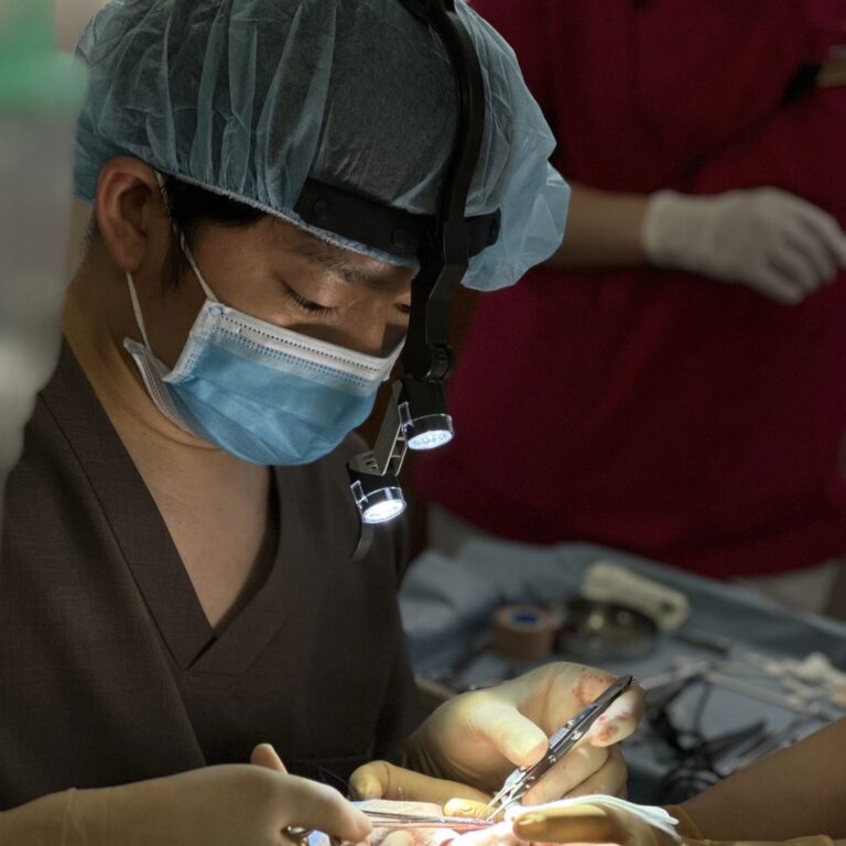 目の下のたるみ・脂肪取り治療始めました
