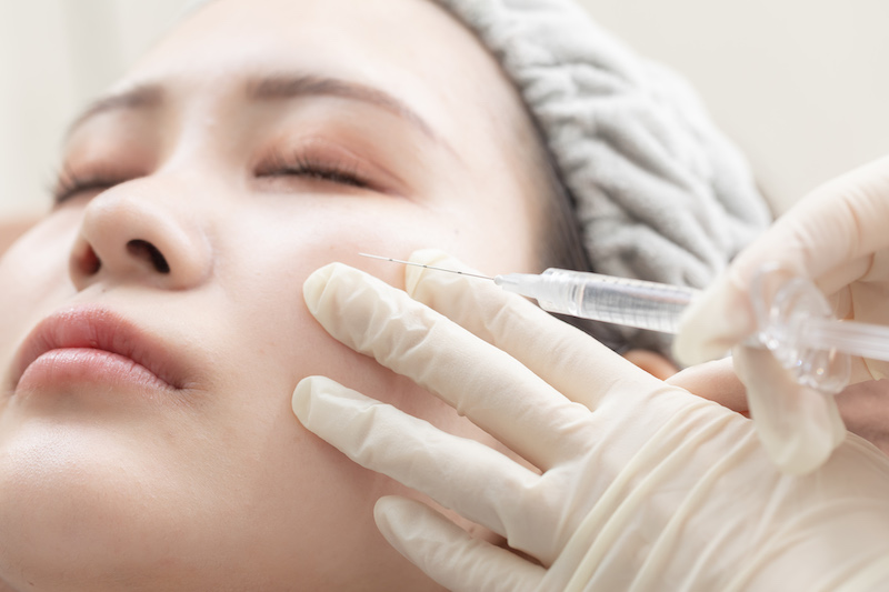 自然な表情を保ちながら、肌を整える